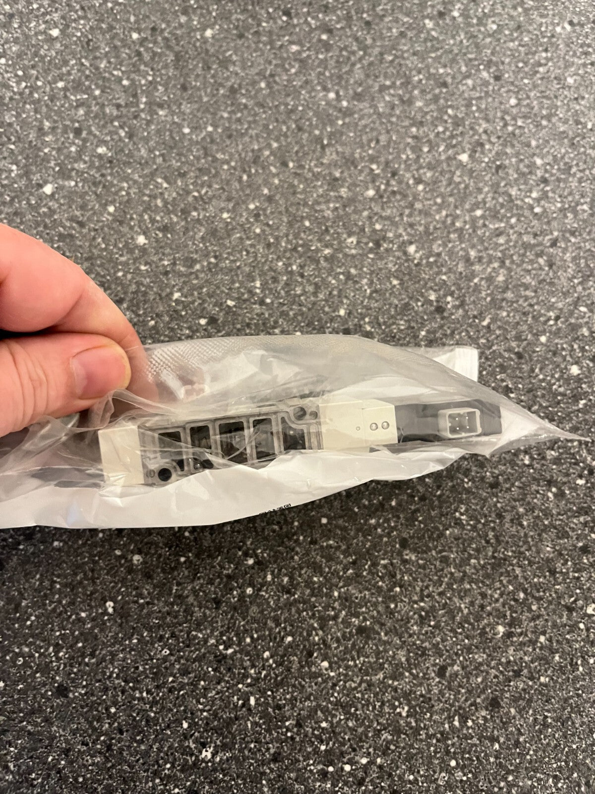 SMC SV2200-5FU Solenoid Valve New in Original Packaging, Pneumatic Automation