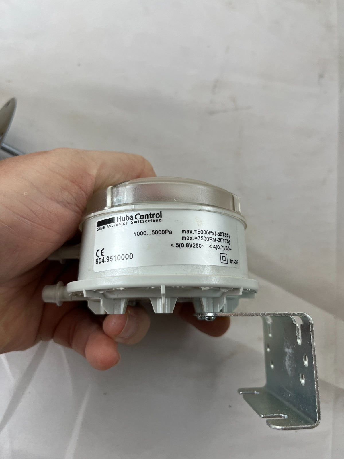 Huba Control 604.9510000 Differential Pressure Switch 1000-5000Pa New Spare