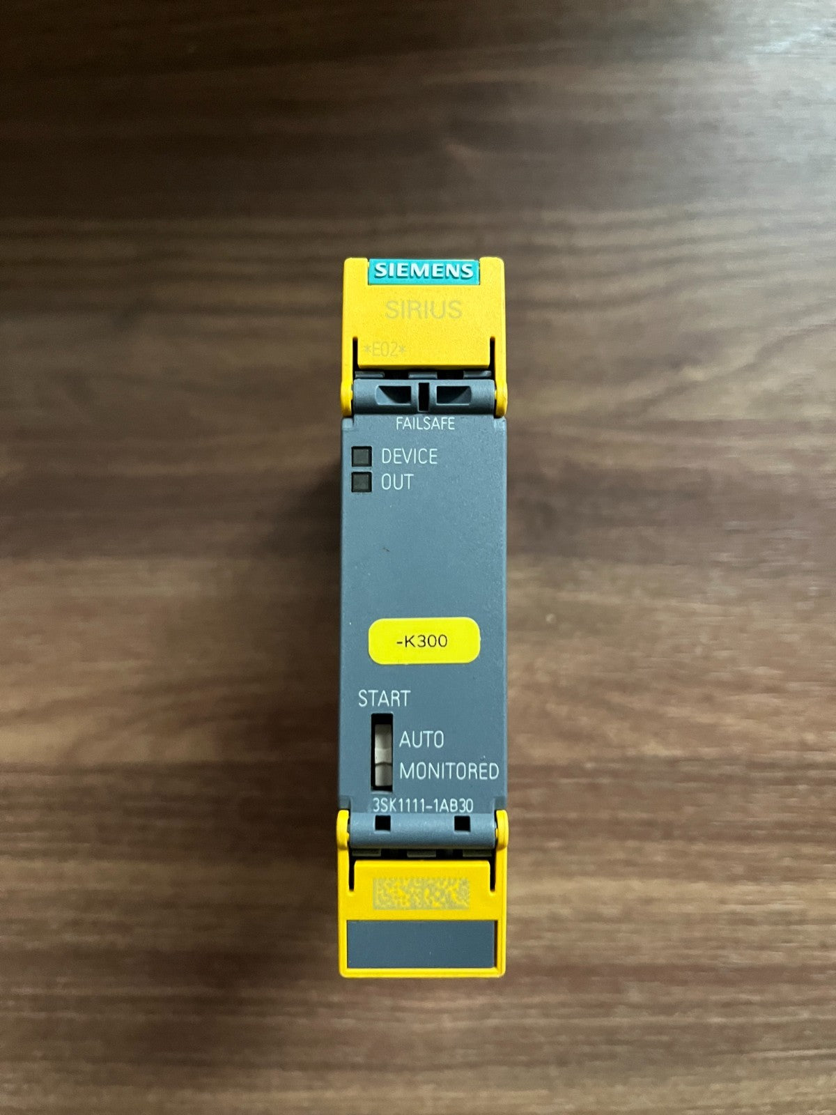 Siemens 3SK1111-1AB30 Sirius Safety Relay 24V AC/DC 3NO+1NC Used Spare Unit