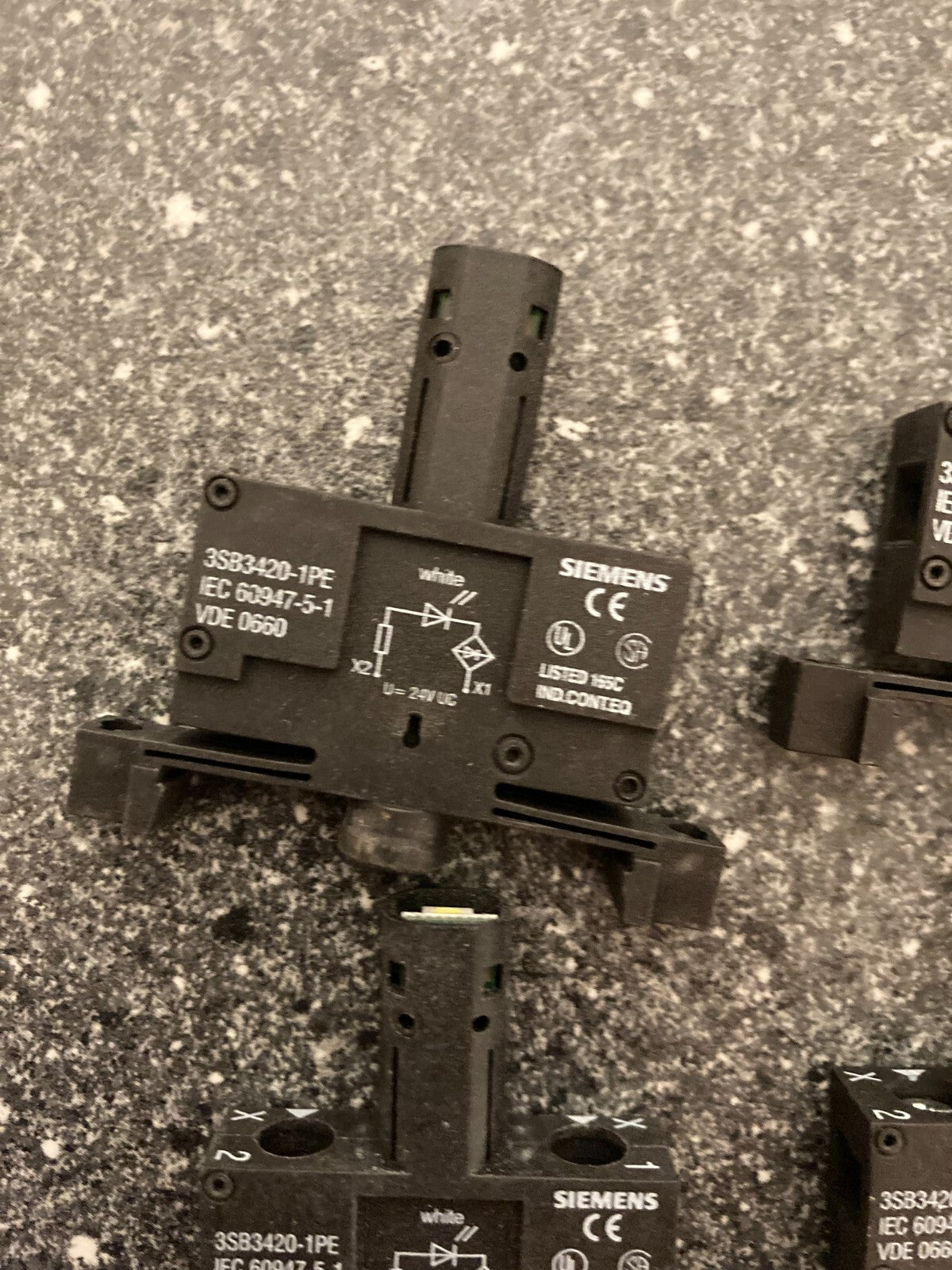 Lot of 4 Siemens 3SB3420-1PE 24V UC Industrial Contact Blocks