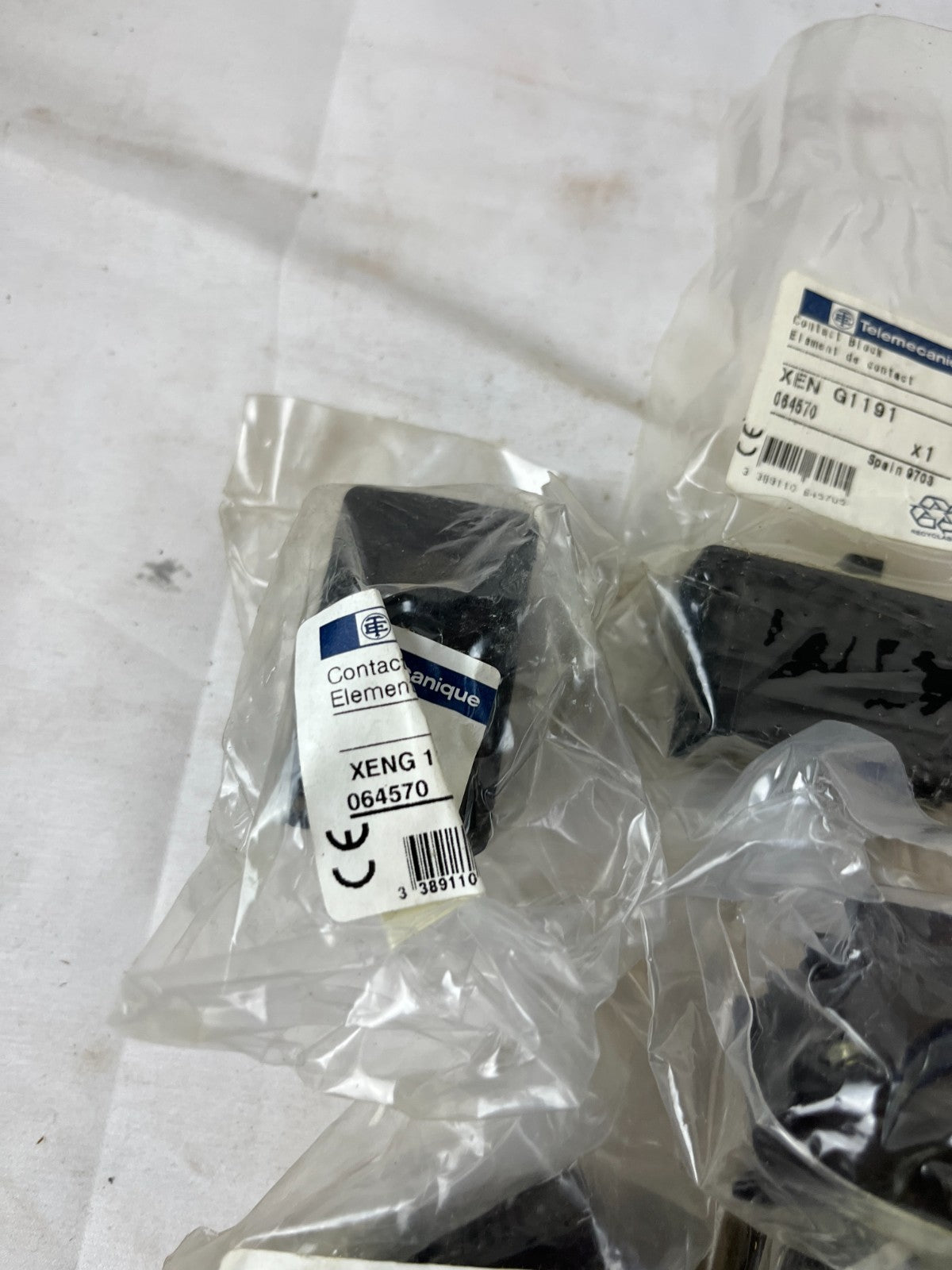 Telemecanique XENG1191 Contact Blocks 064570 2NO 1NC New Lot of 7x Pieces Total
