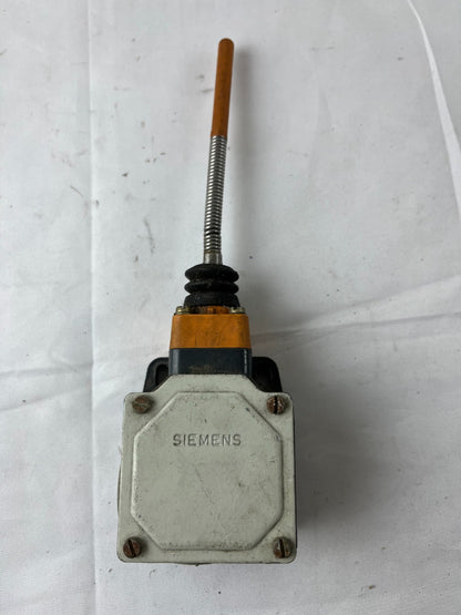 Siemens 3SE3 100-1FC Limit Switch Flexible Rod IP67 Used Spare Parts