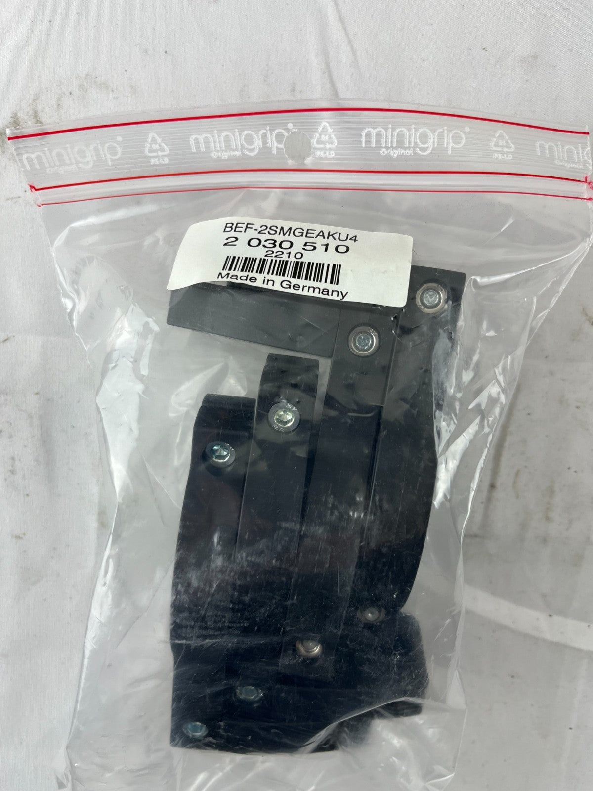 SICK BEF-2SMGEAKU4 Mounting Bracket Kit 2030510 Rotatable Swivel 4pc Germany NEW