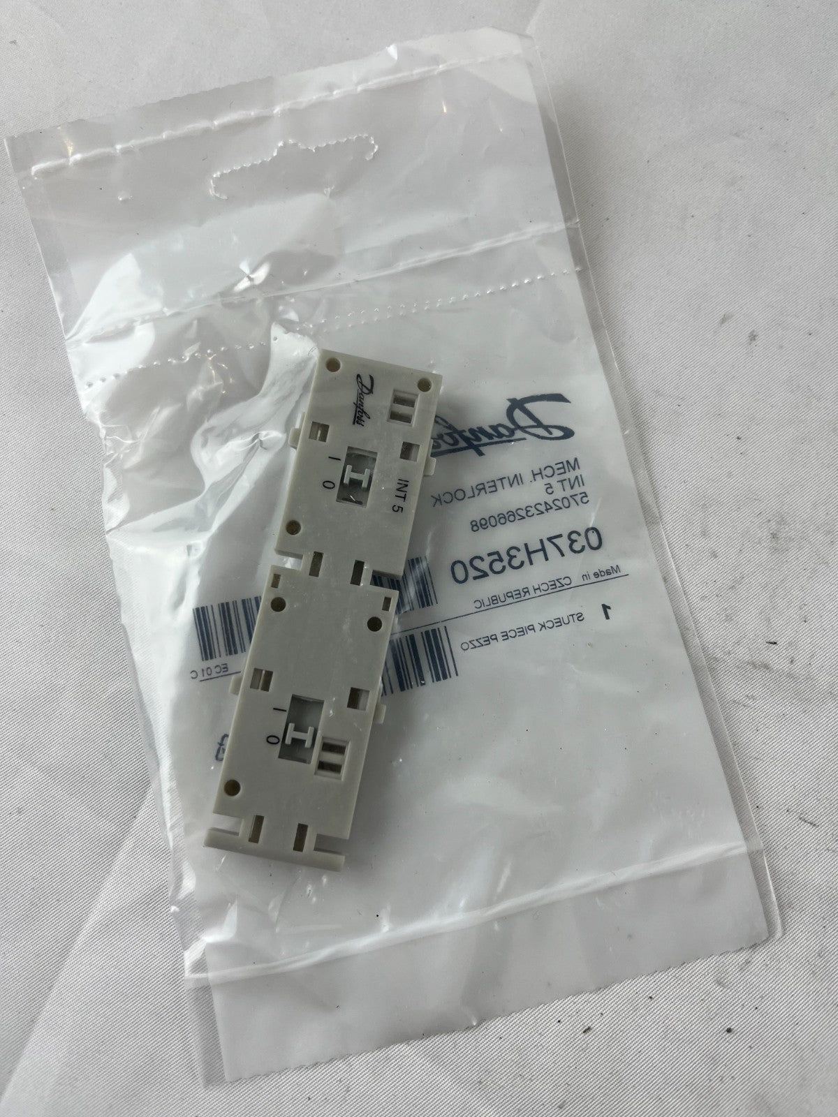 Danfoss INT 5 Mechanical Interlock 037H3520 for CI 5 Contactors New in Box