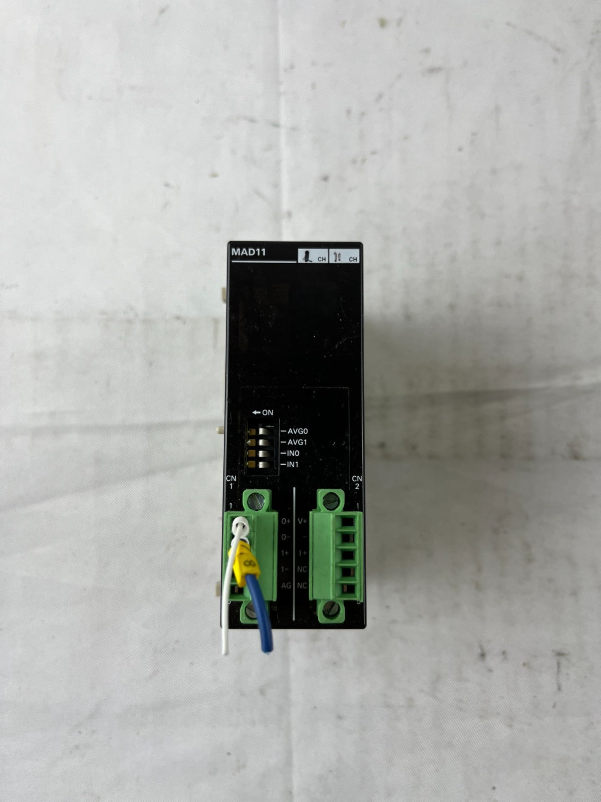 Omron CPM2C-MAD11 Analog I/O Unit 2x Analog Inputs 1x Analog Output 24V DC Used