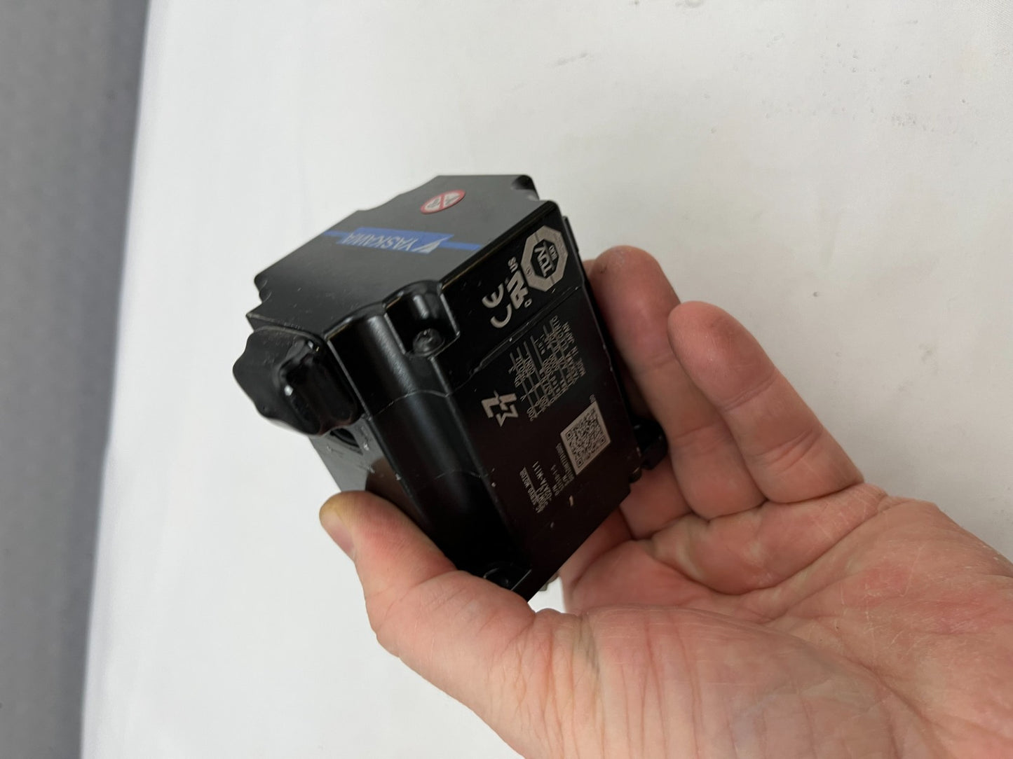 Yaskawa SGM7J-02A7A-M111 AC Servo Motor 200V 0.2kW 0.637Nm Sigma-7 Tested Used
