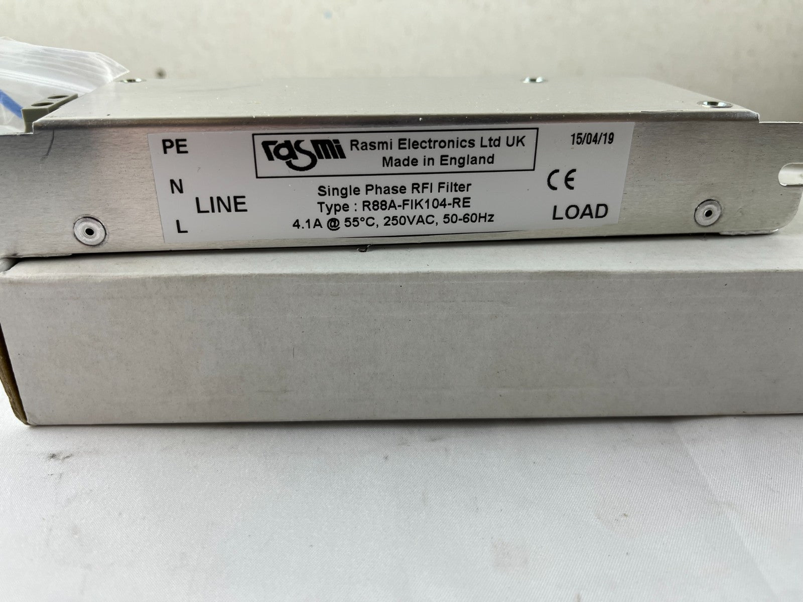 Omron R88A-FIK104-RE / Rasmi Single Phase RFI Filter 4.1A 250VAC for 400W G/G5