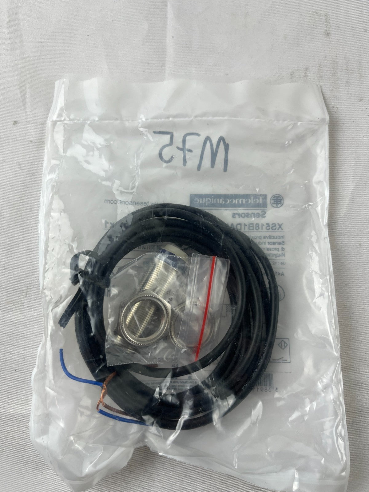 Telemecanique XS518B1DAL2 Proximity Sensor NEW M18 5mm 12-48VDC 2-Wire Sealed