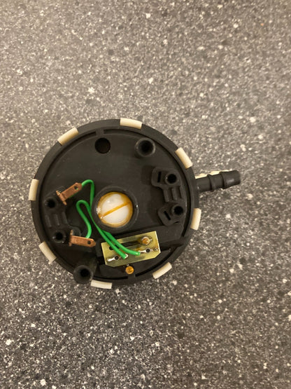 Bosch Junkers Gas Boiler Pressure Differential Switch PN:87174060490 NOS