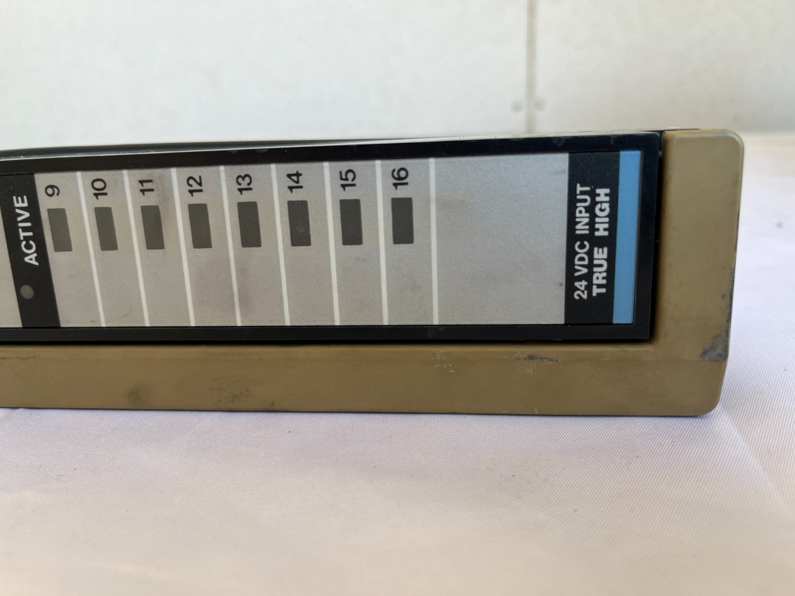 Gould Modicon AS-B825-016 24VDC True High 16 Point Input Module Used