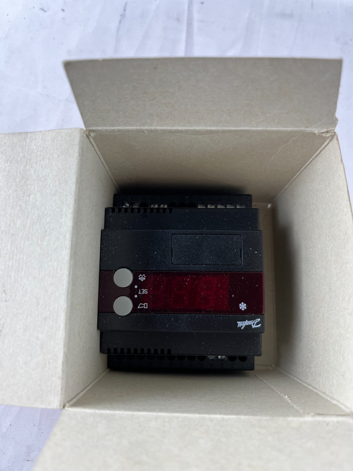 Danfoss EKC 301 Temperature Controller 084B7033 NEW 230V AKS 12 Refrigeration