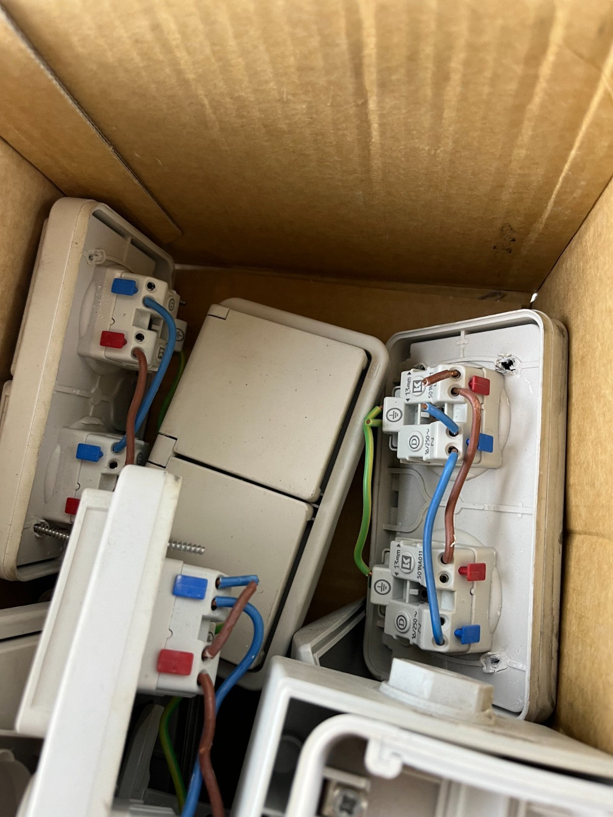 Lot Surface Mount IP44 Schuko Sockets & Rotary Isolator Enclosures 16A 250V New