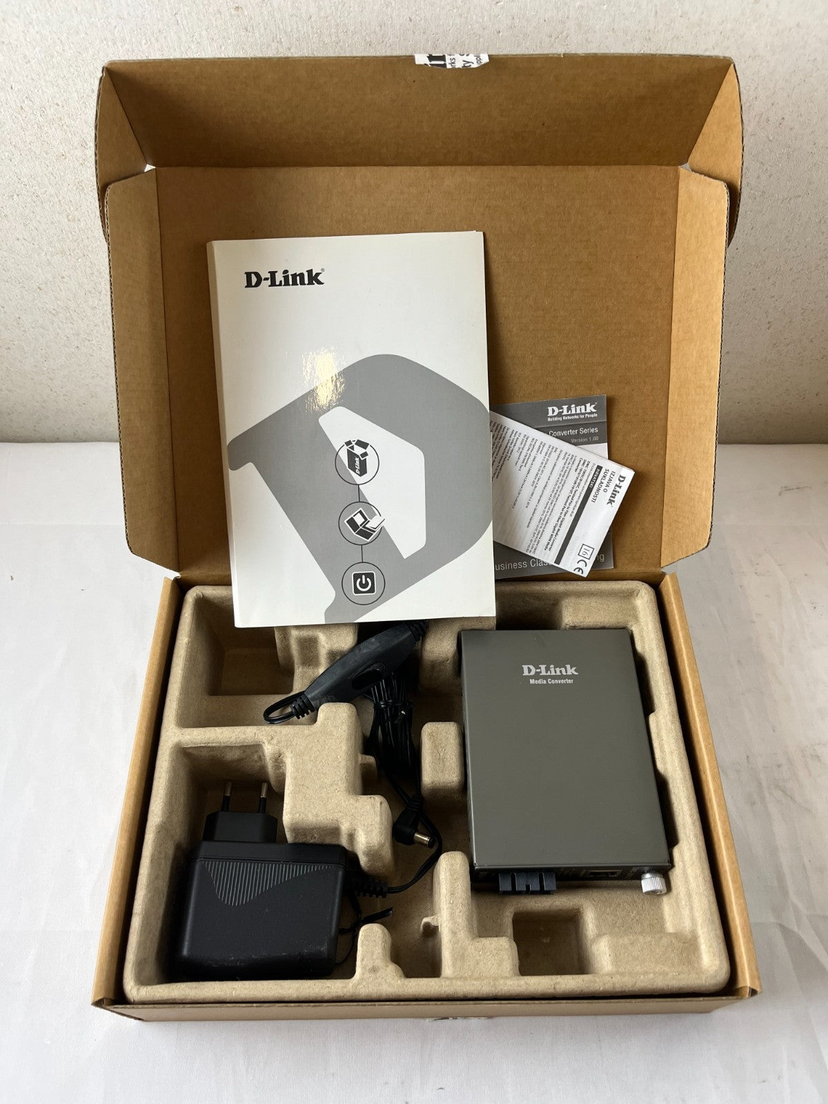 D-Link DMC-300SC 10/100Base-TX to 100Base-FX SC Multimode Media Converter New