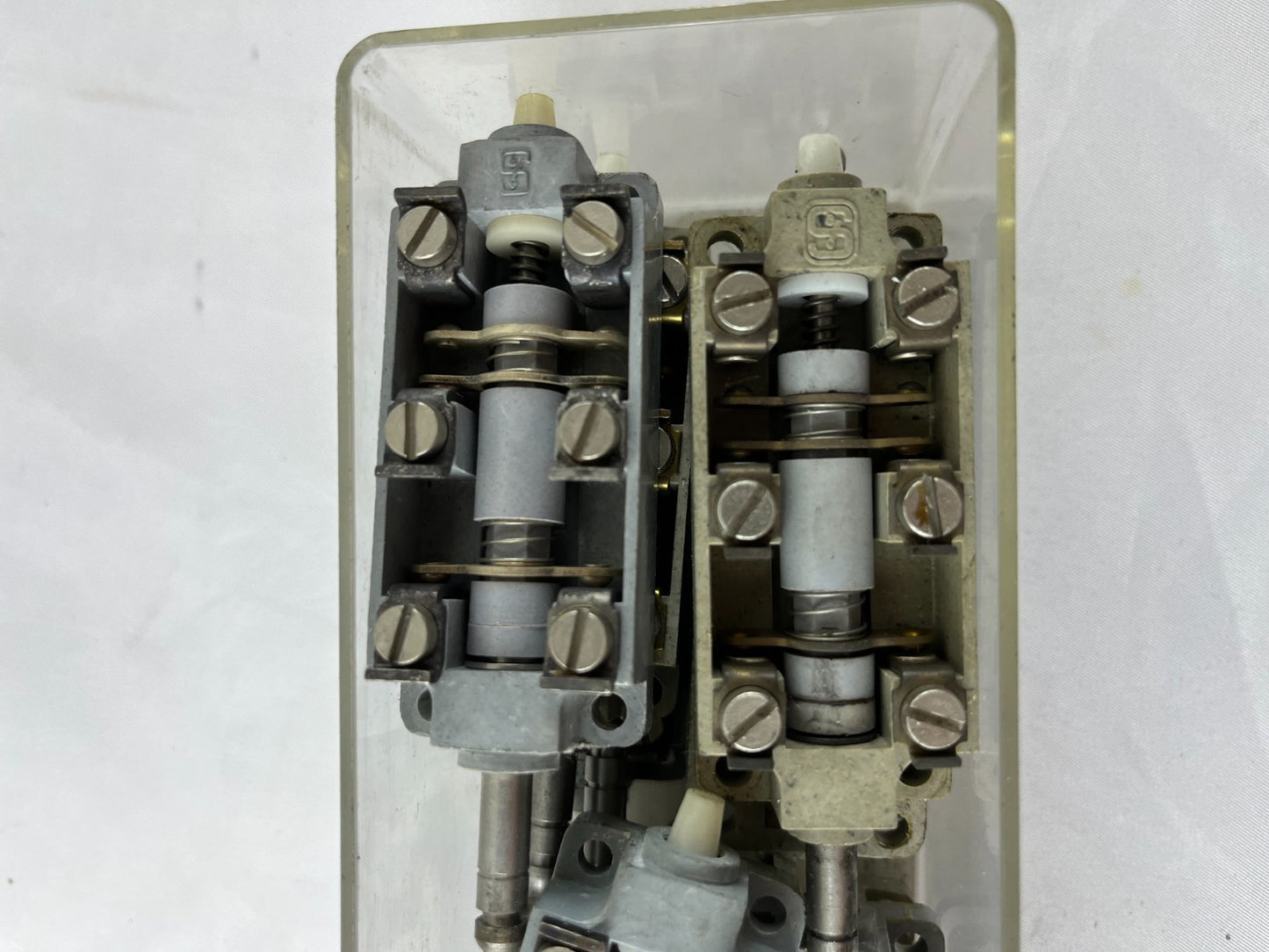 Pneumatic Valve Manifold Lot – Spring‑Plunger Valves, Mixed Types, Used Spares