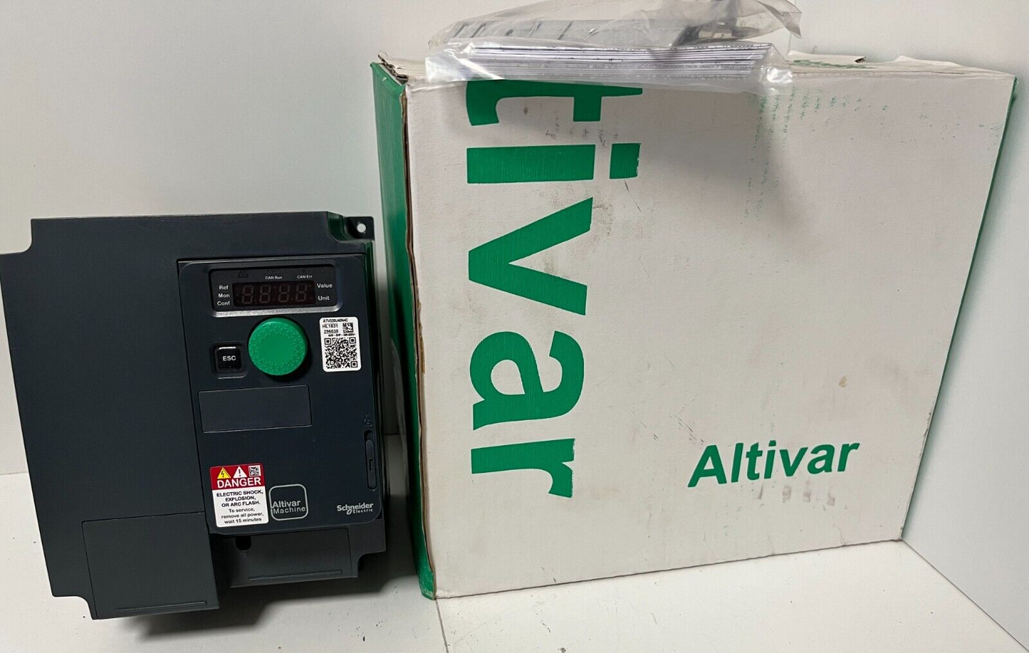 Schneider Electric Altivar 320 ATV320U40N4C VFD 4kW 5HP 380-480V Hardly Used