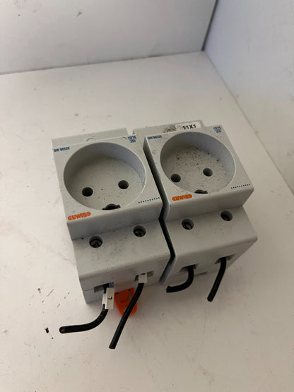 Lot 2x Gewiss GW96526 DIN Rail Socket Outlet 230V 10/16A Industrial Panel Mount