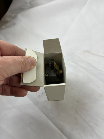 Telemecanique ZCK D15 064674 Limit Switch Head Roller Lever New NOS Spare Unit