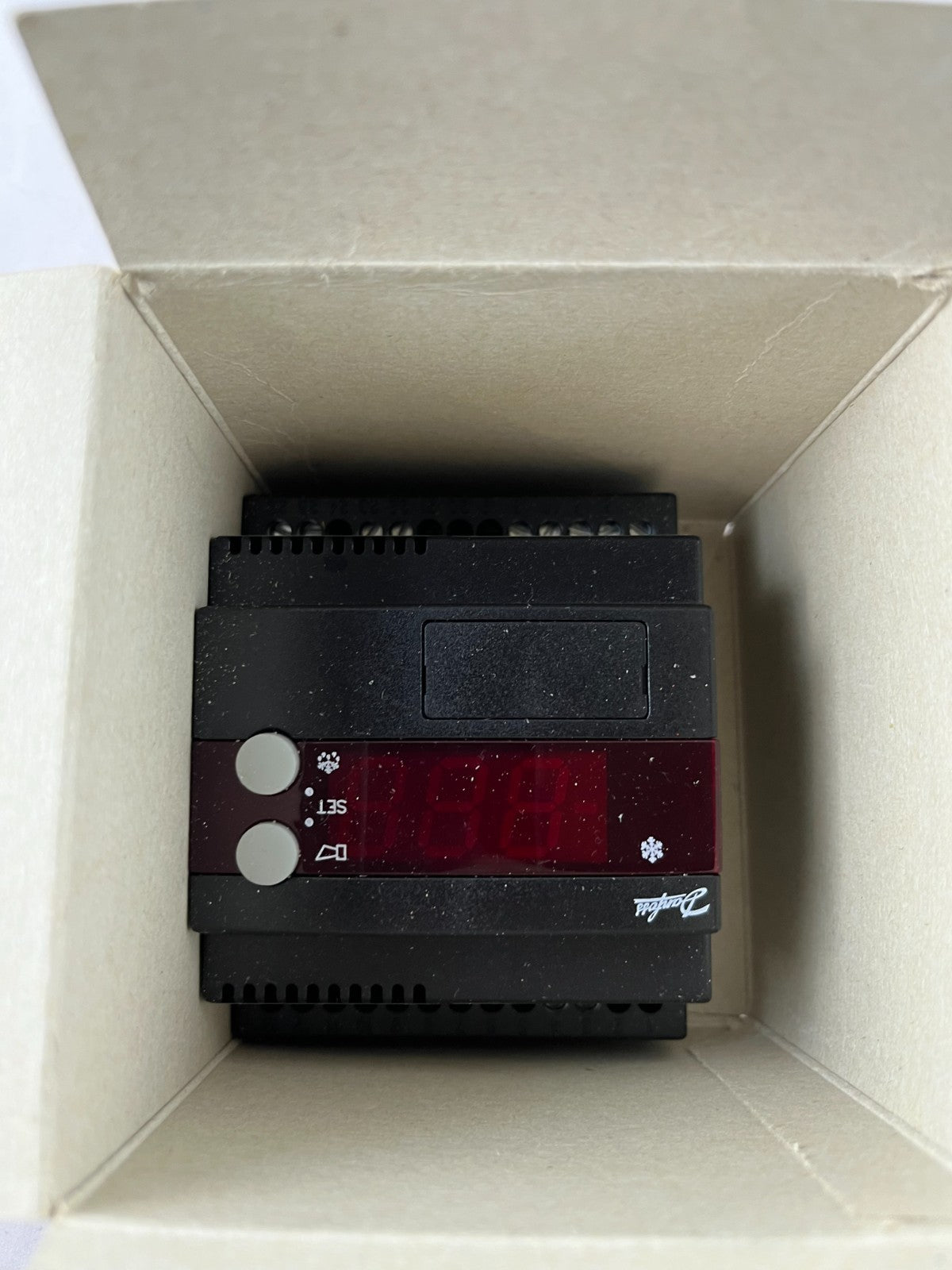 Danfoss EKC 301 Temperature Controller 084B7033 NEW 230V AKS 12 Refrigeration