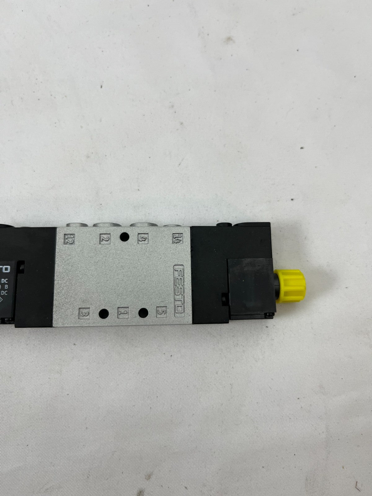 Festo CPE10-M1CH-5J-M7 550225 Solenoid Valve 5/2 Bistable M7 24V DC 350L/min New