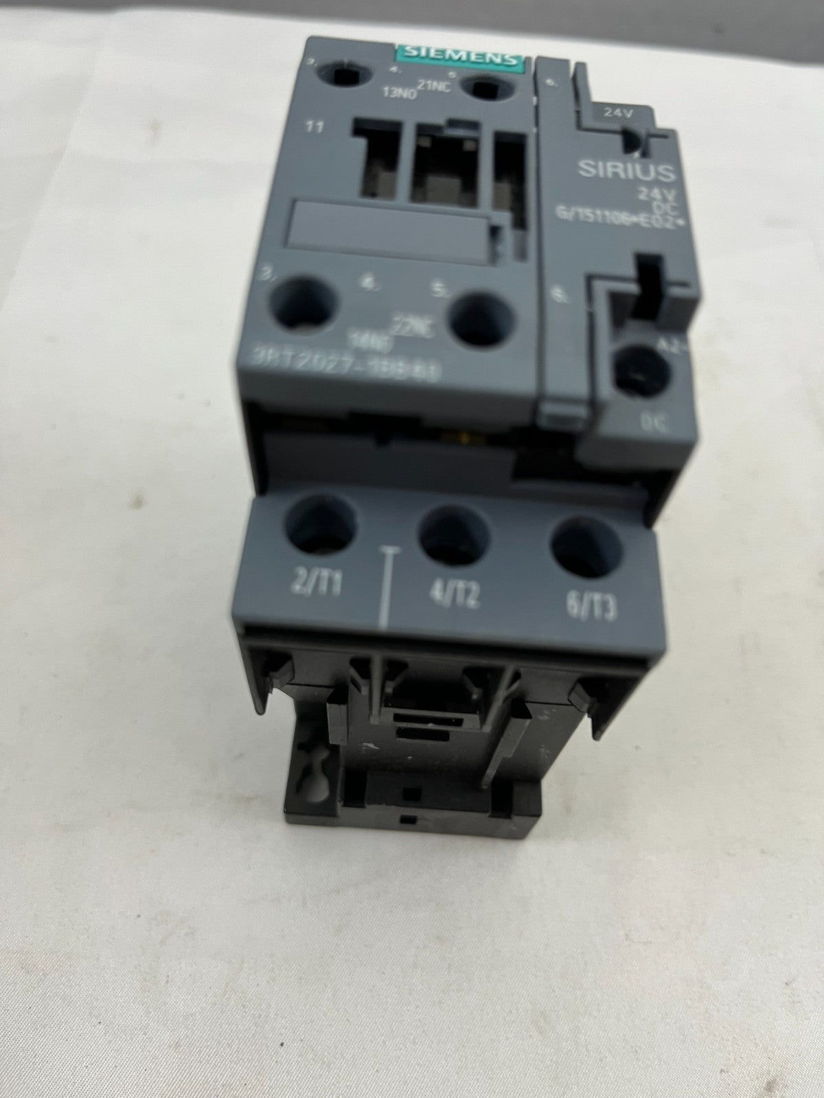 Siemens SIRIUS 3RT2027-1BB40 DC Power Contactor, 3-Pole, 32A, 24V DC Coil, 15kW