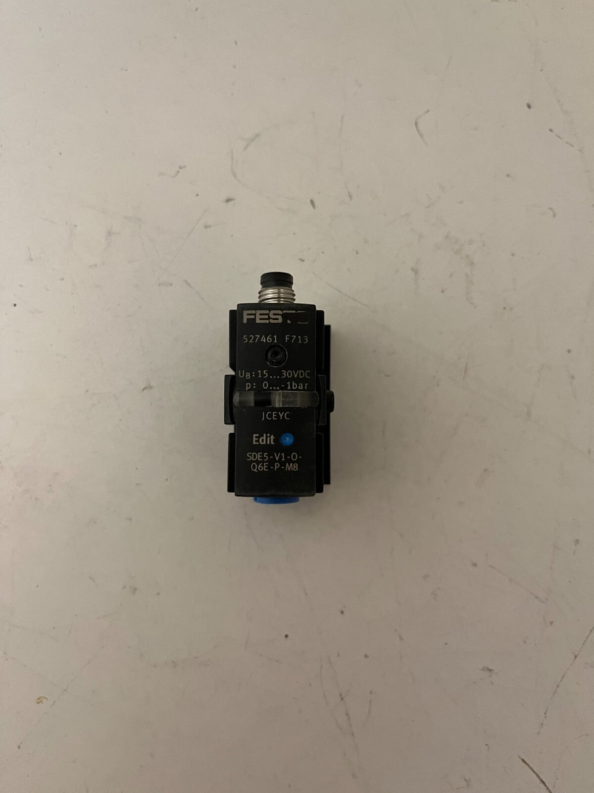 Festo SDE5-V1-O-Q6E-P-M8 Pressure Sensor 527461 New 0–1 bar 15–30VDC PNP M8