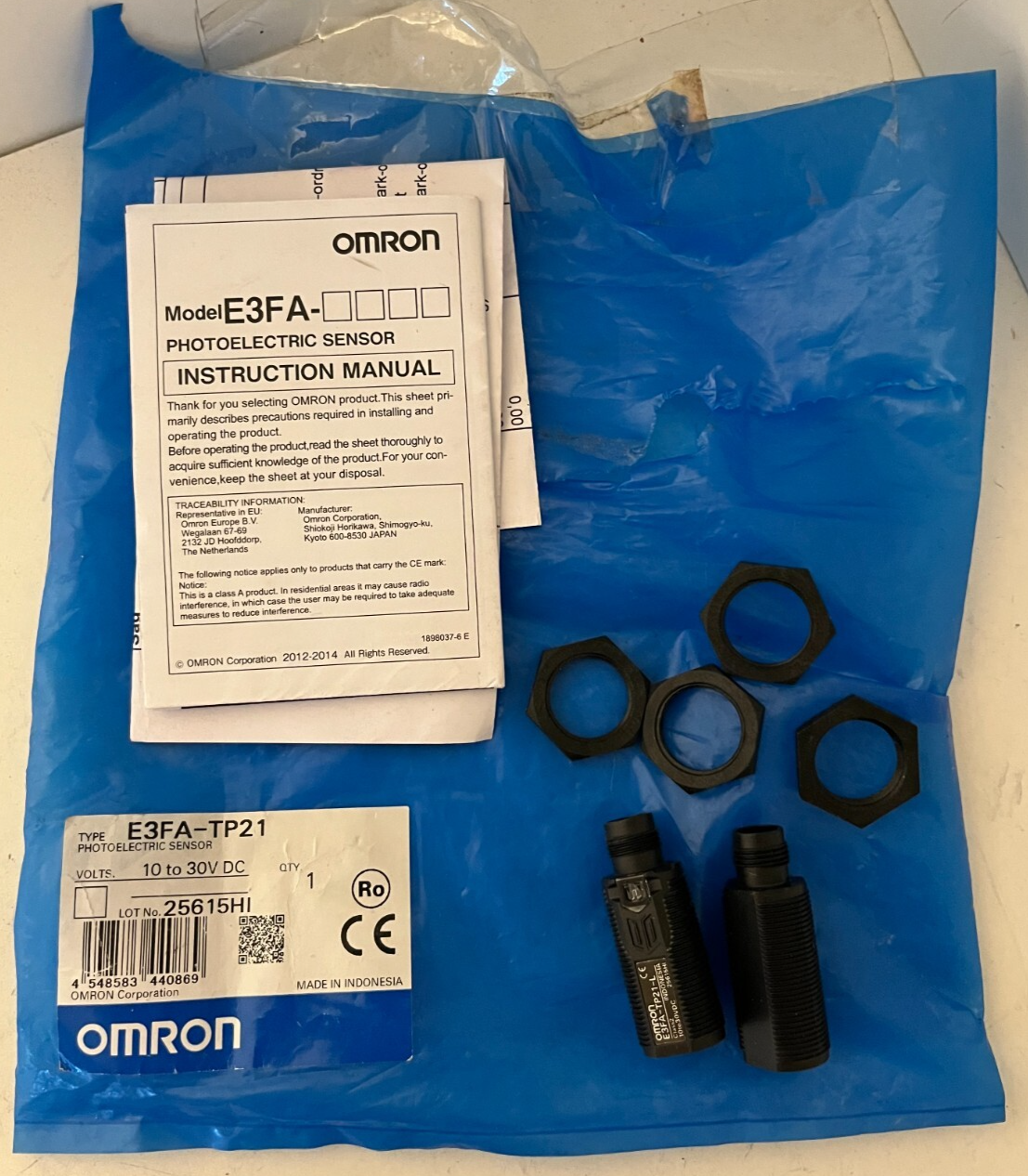 Omron E3FB-DP22 Photoelectric Sensor 10-30VDC M18 New w/ Manual & Mounts