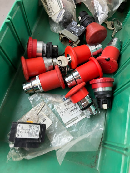 Mixed Lot – Emergency Stop Pushbuttons, Keyed E‑Stops, Contact Blocks Used + New