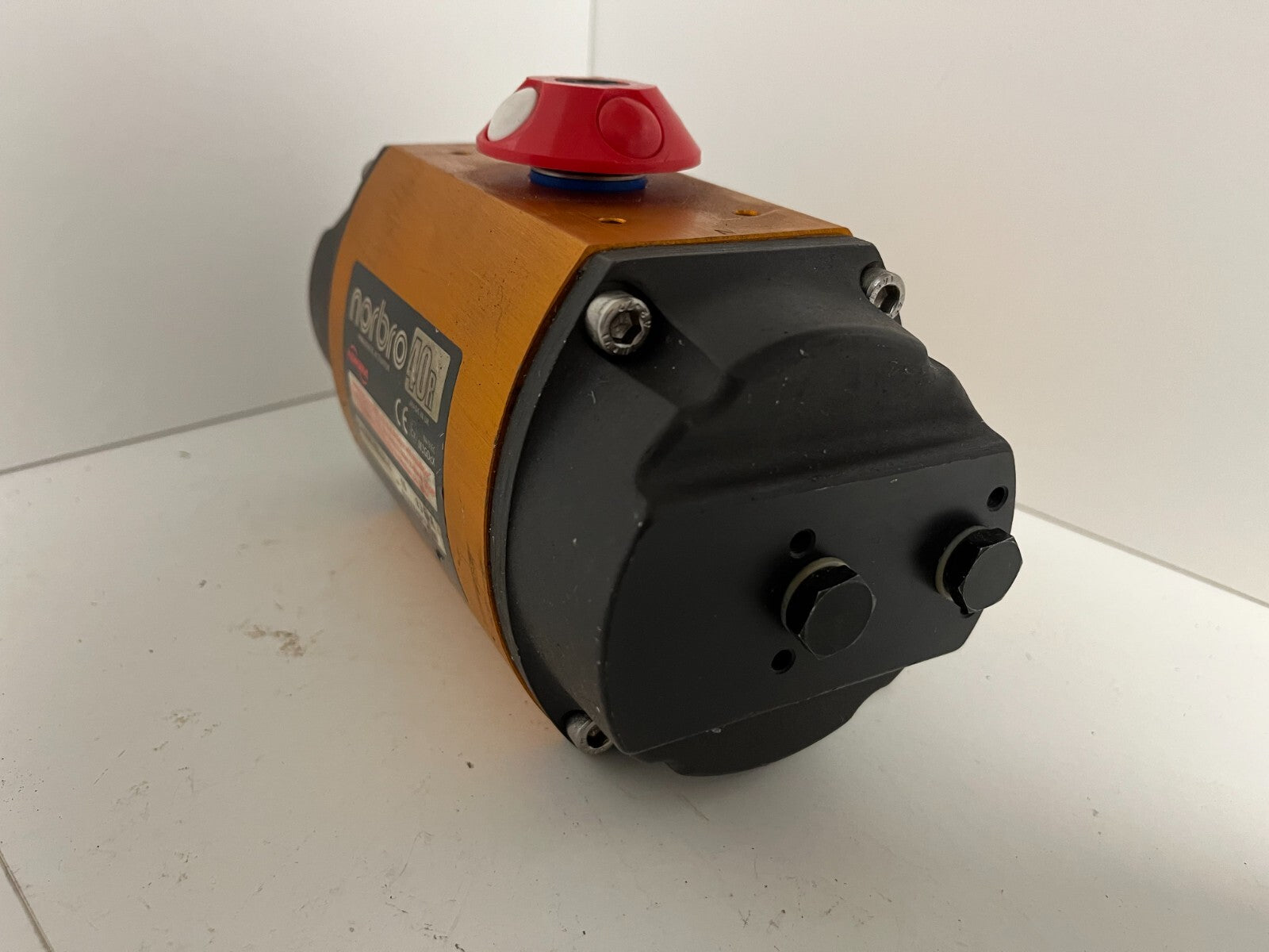 Flowserve Norbro 40R Pneumatic Actuator 15-RDB40-1SD1E0-D - Used, Working