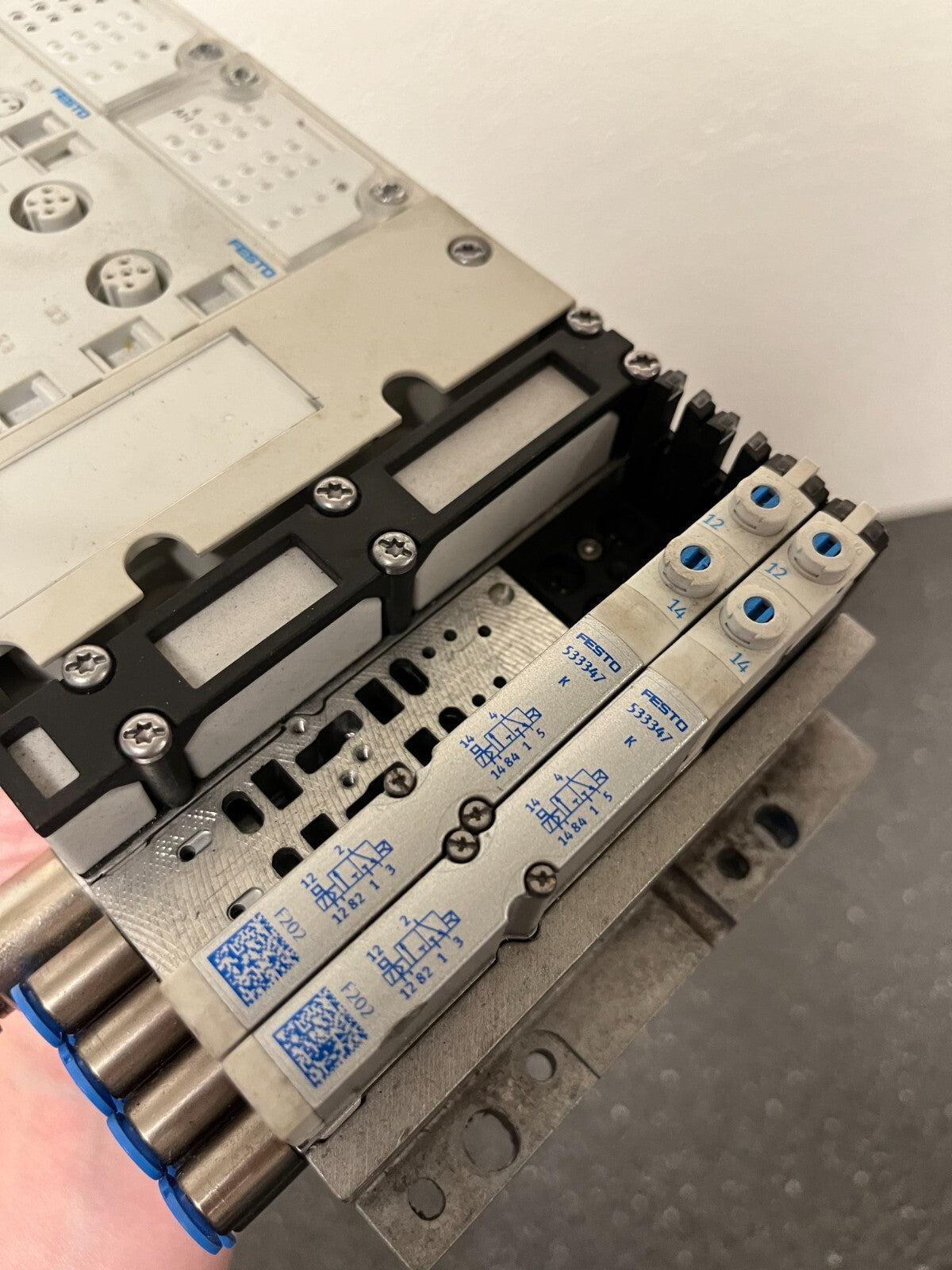 Festo Pneumatic Valve Manifold Assembly with Valves and Solenoids - Tested