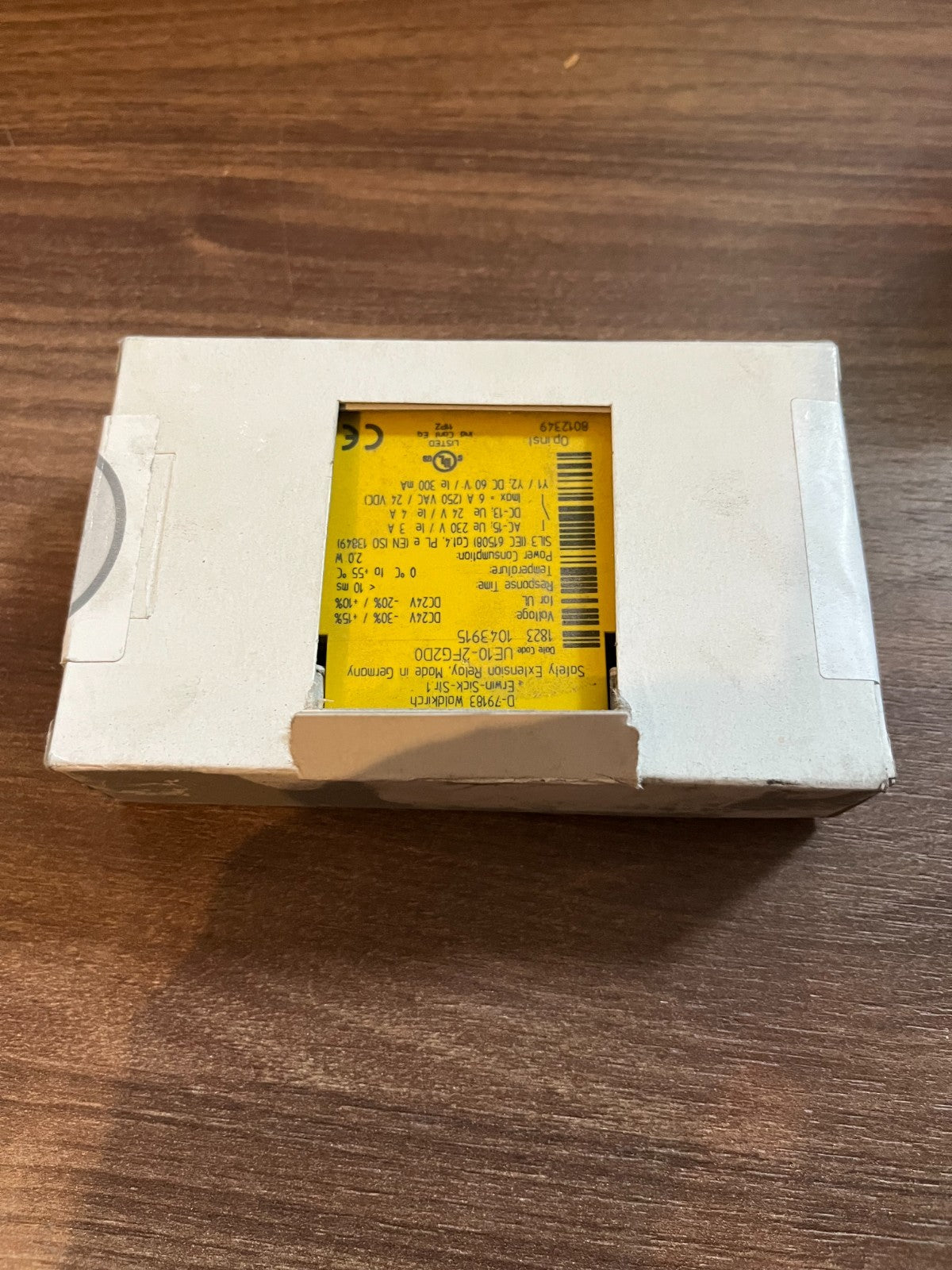 NEW SICK UE10-2FG2D0 1043915 Safety Extension Relay 24VDC SIL3 PL e Cat4 In Box
