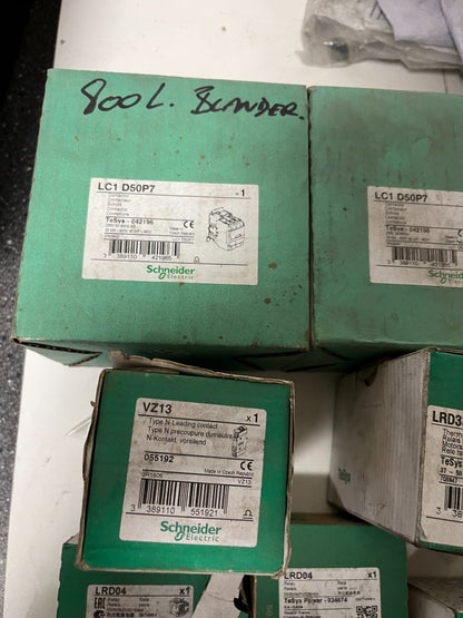 Schneider Electric Industrial Automation Lot – 19pcs LC1D50P7, LRD3357, LR2K0307