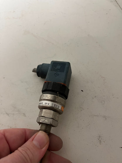 Danfoss MBT 3560 Temperature Sensor 084Z4059 -50°C to 200°C 4-20mA Pt1000, Used