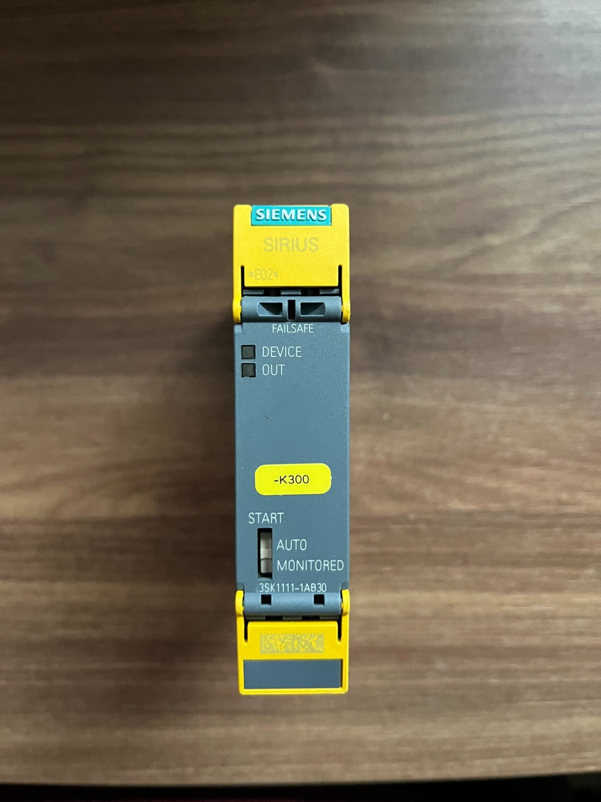 Siemens 3SK1111-1AB30 Sirius Safety Relay 24V AC/DC 3NO+1NC Used Spare Unit