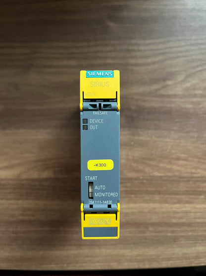 Siemens 3SK1111-1AB30 Sirius Safety Relay 24V AC/DC 3NO+1NC Used Spare Unit