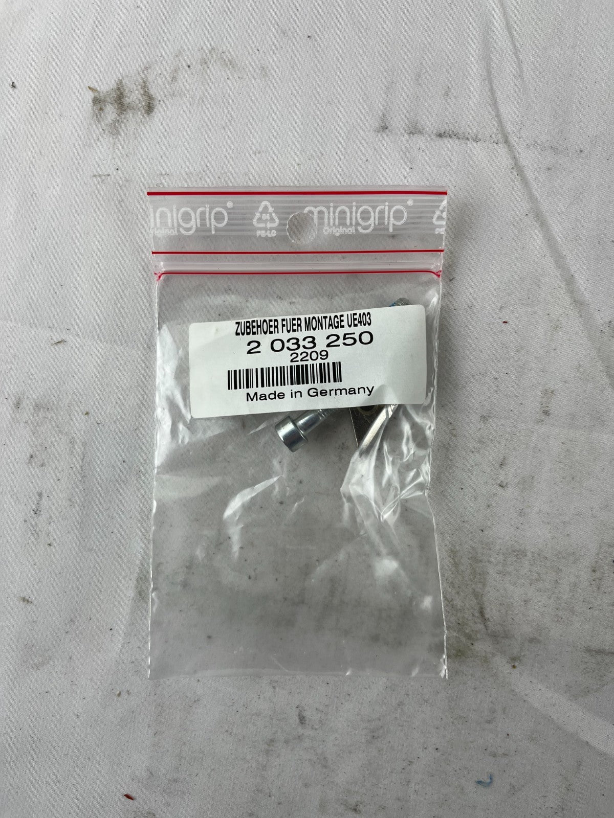 SICK 2033250 UE403 Mounting Kit Sliding Nuts Screws M4000 Accessory Germany NEW
