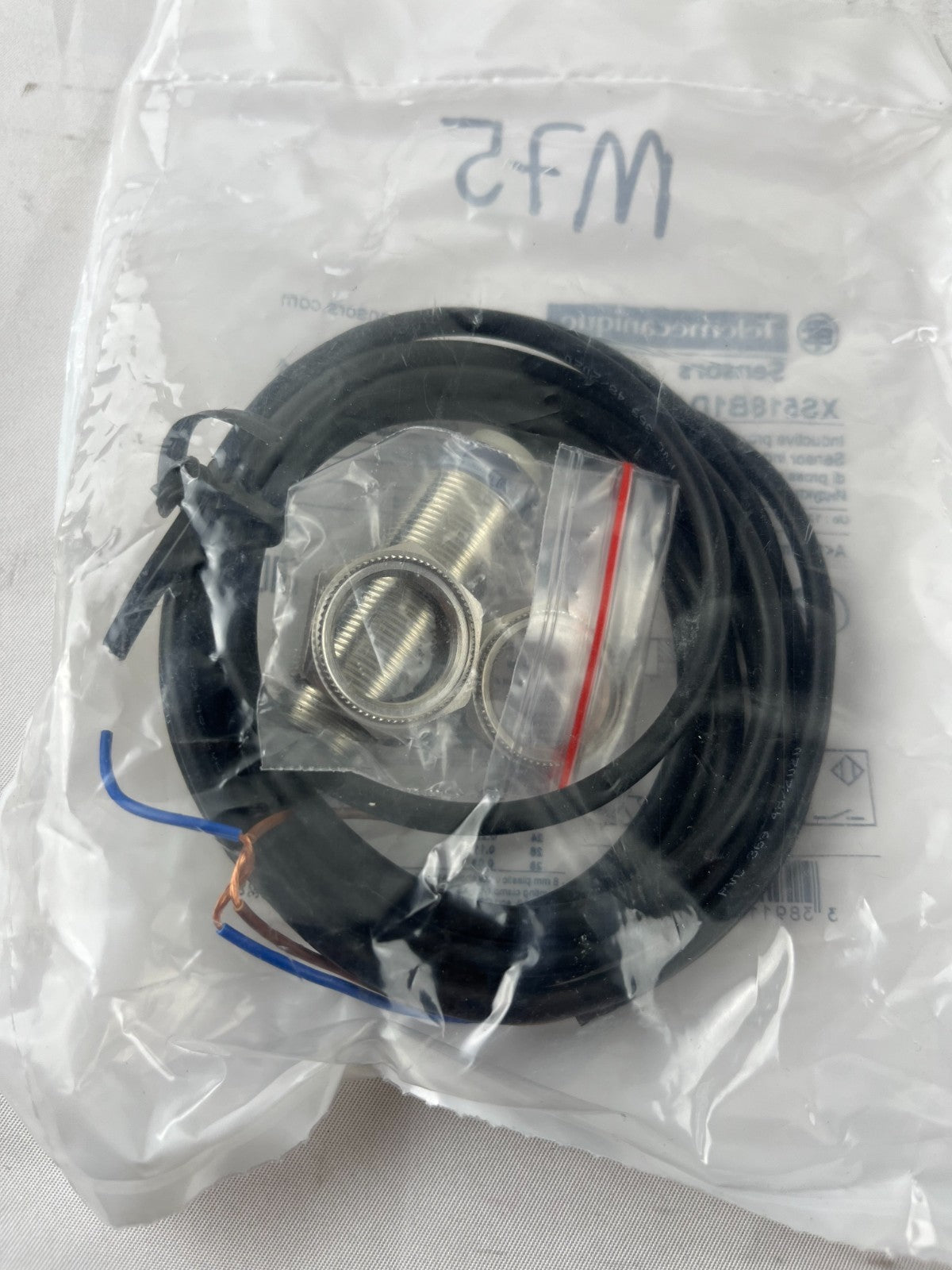 Telemecanique XS518B1DAL2 Proximity Sensor NEW M18 5mm 12-48VDC 2-Wire Sealed