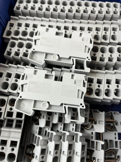 Phoenix Contact Terminal Blocks ST10 DIN Rail Feed Through Lot Used Good Units