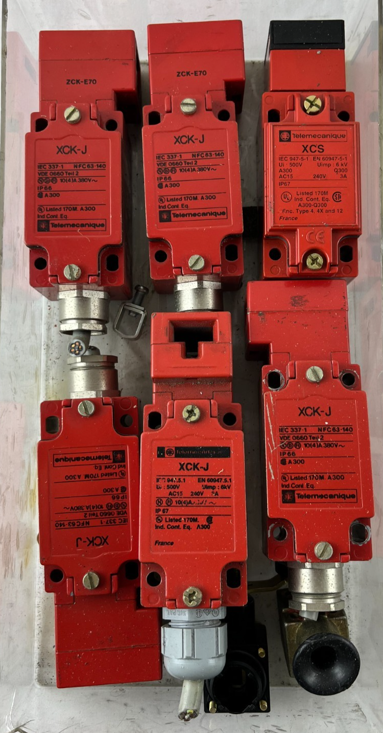 LOT 8x Telemecanique Safety Limit Switches XCK-J XCS ZCK-E70 USED WORKING France