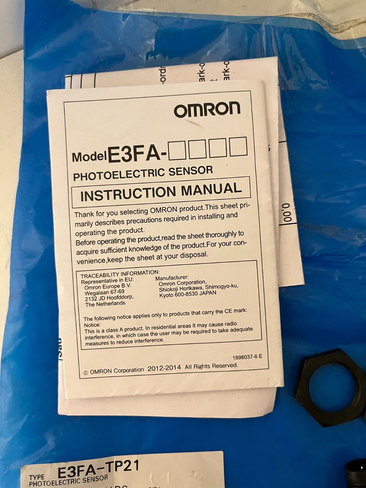 Omron E3FB-DP22 Photoelectric Sensor 10-30VDC M18 New w/ Manual & Mounts