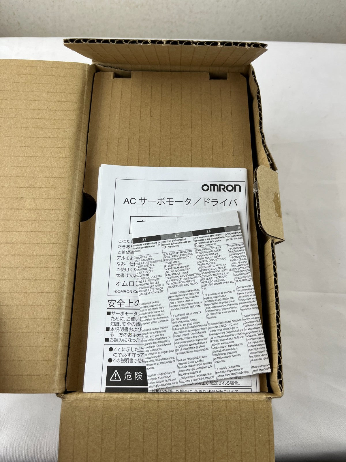 Omron R88M-G40030H-BS2 AC Servo Motor 400W 200V 3000rpm G-Series w/ Brake NEW