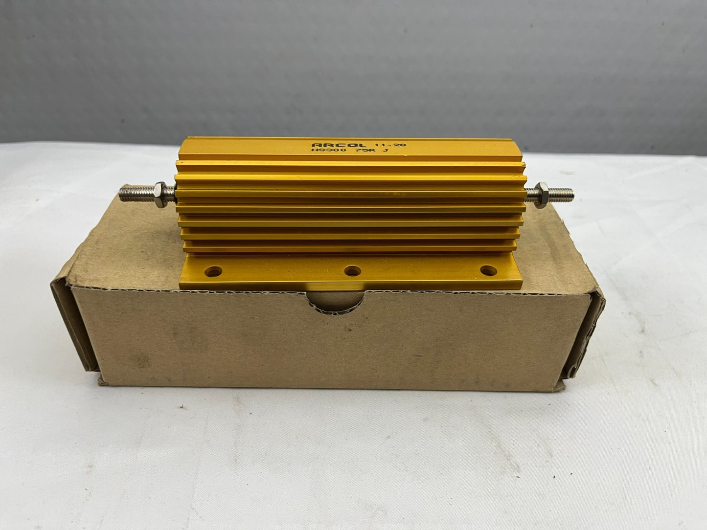 ARCOL HS300 75R J 300W 75 Ohm Wirewound Chassis Mount Resistor New UK Industrial