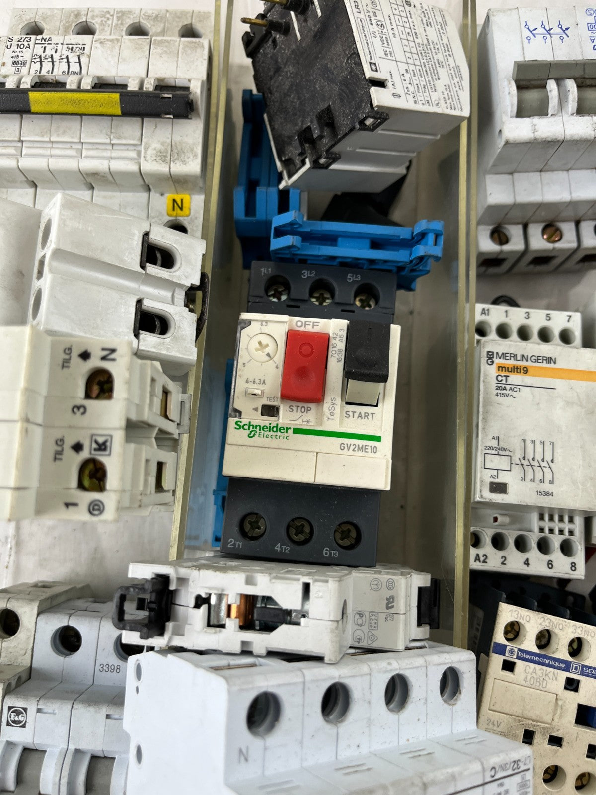 Schneider Siemens Merlin Gerin Mixed Electrical Components Bundle Breakers Lot