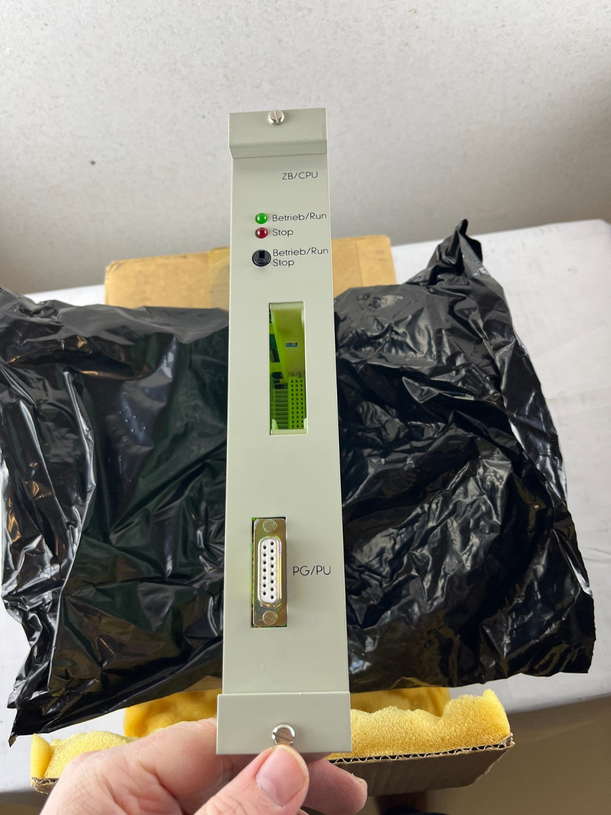 Siemens SIMATIC S5-105R CPU905 Central Module 6ES5 905-3RB11, New Old Stock