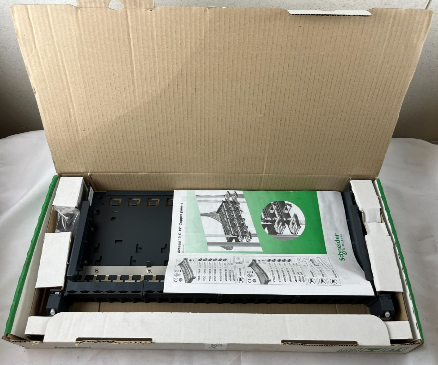 Schneider Electric Actassi 19-C Patch Panel Sliding 19" 1U 24 Port UTP Empty NEW