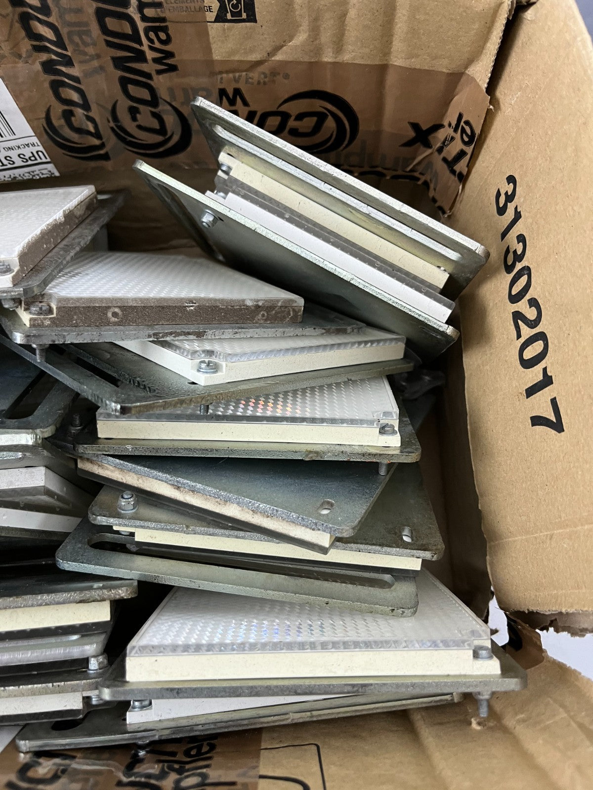 Bundle of 20 Industrial Retro-Reflector Plates 10x10 cm Mounting Brackets Spares