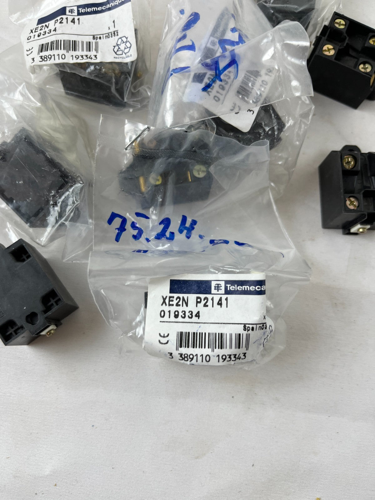 Telemecanique XE2N P2141 Contact Blocks Lot of 9 New Old Stock Industrial Switch