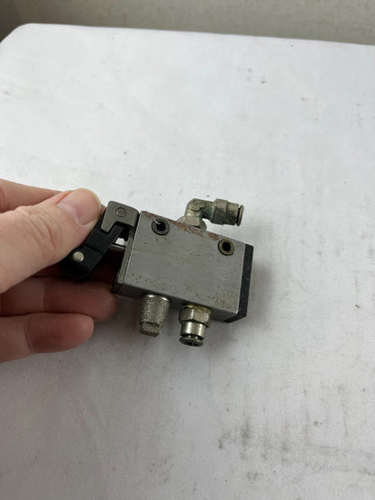 Rexroth 0820 402 002 Pneumatic Roller Lever Valve 10 Bar Used Spare Unit