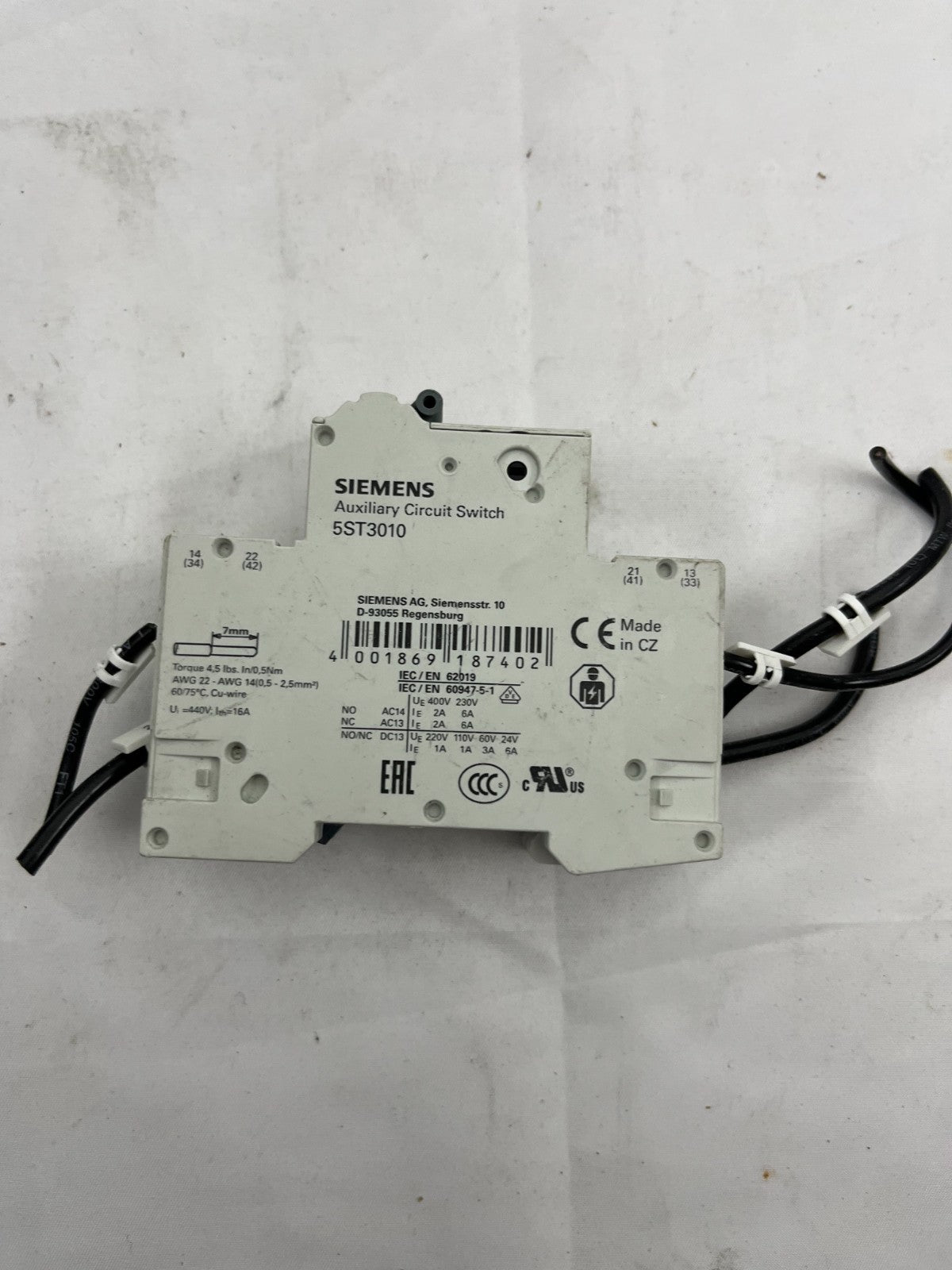 Siemens 5SL4106-7 MCB C6 230/400V + 5ST3010 Auxiliary Circuit Switch, 6A Used