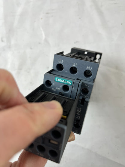 Siemens 3RT2026 Contactor 3P 25A 24V DC w/ 3RH2911 Aux Block Used Spare Unit