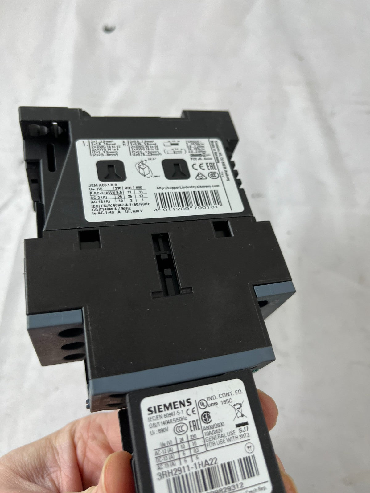 Siemens 3RT2026 Contactor 3P 25A 24V DC w/ 3RH2911 Aux Block Used Spare Unit